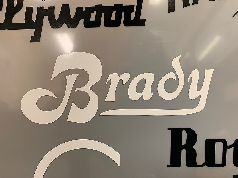 Autocollant de remplacement du logo vintage blanc Brady (vinyle 3M de haute qualité !)